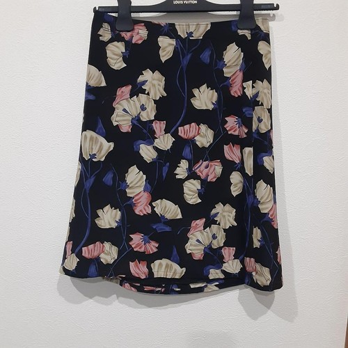 Gonna floreale svasata alla moda modello floreale PRADA floreale taglia 40 Italia usata