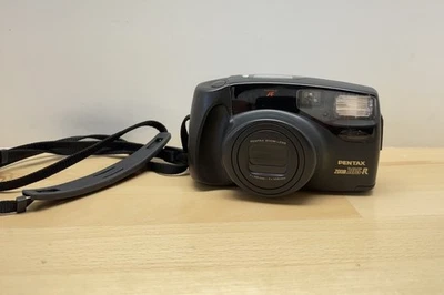 Pentax Zoom 105-R AF Black 38-105mm Point Shoot Flash 35mm Film Camera Untested - Image 1 of 4
