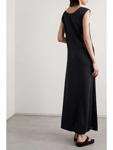 The Row NUEVO CON ETIQUETAS “Eby Dress” en viscosa negra Precio de venta sugerido por el fabricante $1890 - Imagen 1 de 10