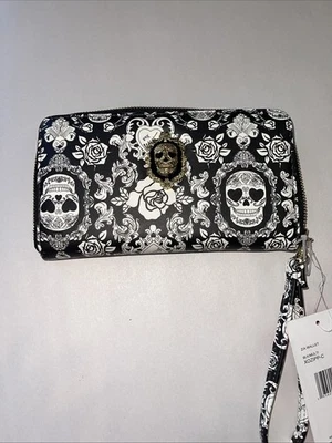 Cartera Betsey Johnson Calaveras y Rosas Cremallera Larga Negra/Blanca Nueva con Etiquetas Muñequera Foto 1 de 4
