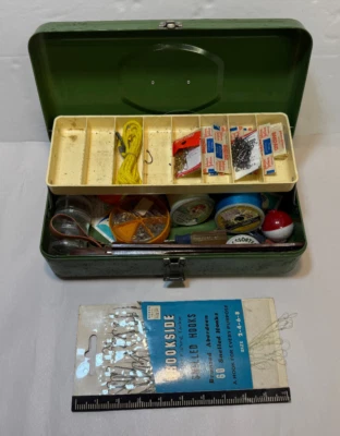 Antigua caja de aparejos de pesca Pal de colección con contenido metal verde acero Lititz PA, EE. UU. Foto 1 de 4