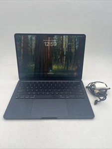 MacBook Air A2681 (MLY33LL/A) 13,6” M2 8GB RAM 256GB SSD macOS Sequoia 15.6.1 - Bild 1 von 6