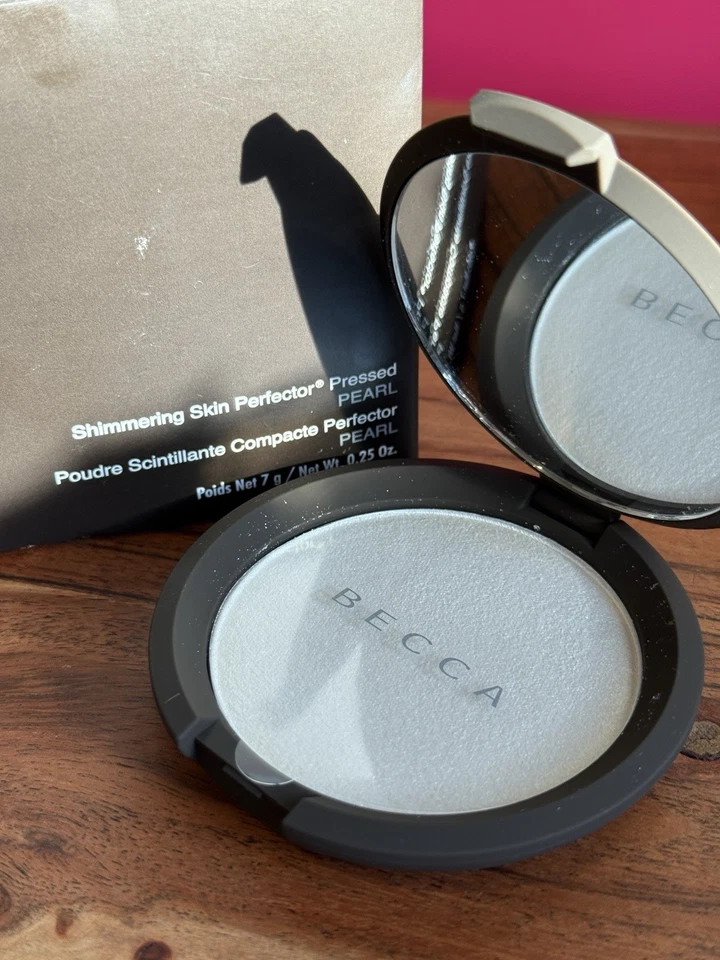 BECCA МЕРЦАЮЩАЯ КОЖА PERFECTOR ПРЕССОВАННАЯ в ЖЕМЧУГЕ, 0,25 унц. Новый в коробке - Изображение 1 из 1