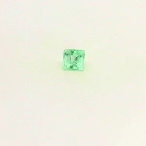 0.41Ct NATURAL GREEN COLOMBIAN EMERALD GEMSTONE - Picture 1 of 7