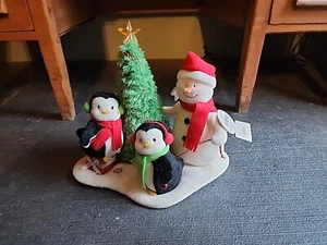 2006 Hallmark Very Merry Trio Jingle Pals Plush Singing Snowman Penguins Tree - Picture 1 of 10