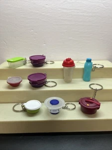1990s Vintage Lot of 9 Tupperware Containers Hostess Gift Keychains W4 - Foto 1 di 6