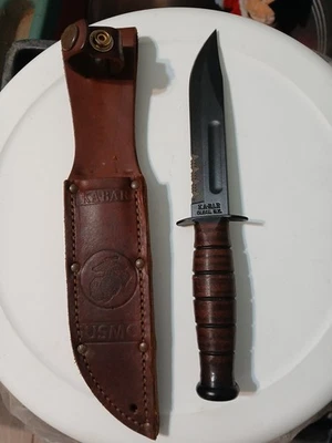 KA-BAR 1250 Short USMC Knife, 5.25" Carbon Steel Blade, Leather Handle & Sheath - Image 1 of 4