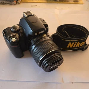 NIKON D40 CAMERA 10.2MP DSLR WITH 18-55MM LENS no charger  - Picture 1 of 21