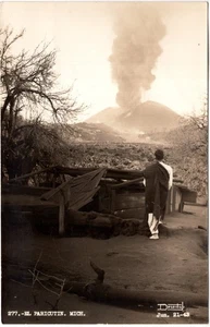 MEXICO - MICHOACAN - EL PARICUTIN VOLCANO ERUPTING, REAL PHOTO BY DESENTIS - Picture 1 of 2