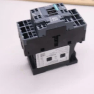 Siemens Power Contactor AC-3e/AC-3 9 A 4kW 400 V 3 Pole 24VDC - Picture 1 of 4