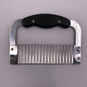 Pampered Chef Handschneider mit Wellenschliff Schneider Zerkleinerer Knusperschneider 6 Zoll - Bild 1 von 8