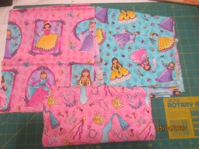 3 pc Princess Portraits  -Tammy De Young Pink & Blue Tiara Wands Hats Party Toss - Image 1 of 4