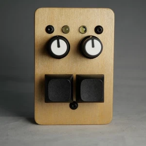 madMidiMiniClassicPlus Midi Controller 2 buttons, 2 potentiometers, 2 LEDs - Picture 1 of 7