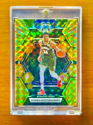 Яннис Antetokounmpo РЕДКАЯ ЗОЛОТАЯ ПЕРЕЛИВАЮЩАЯСЯ ПРИЗМАТИЧЕСКАЯ ИНВЕСТИЦИОННАЯ КАРТА SSP МОЗАИКА КАК НОВАЯ - Изображение 1 из 4