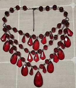 Collar llamativo rojo colgante vintage de piedras preciosas de imitación de 3 niveles - Imagen 1 de 5