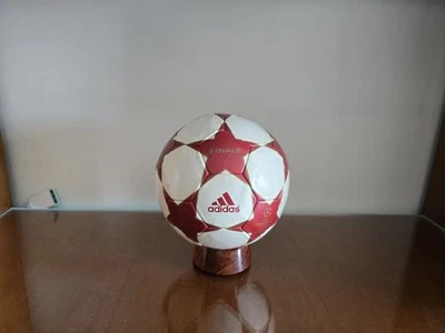 pallone champions league 2004/2005 - Immagine 1 di 4