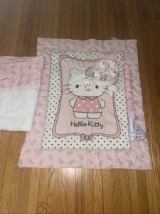 Juego de ropa de cama para cuna Hello Kitty. Usado. Mobile Works! - Imagen 1 de 4