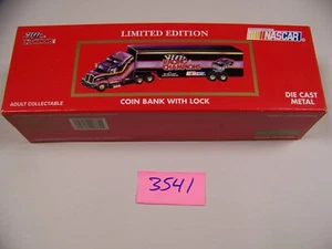RACING CHAMPIONS TRANSPORTER BANK, #7 ALAN KULWICKI HOOTERS (ITEM #3541) - Picture 1 of 5