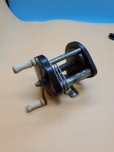Vintage Ocean City Fishing Reel No. 1581 Made in Philadelphia U.S.A - Picture 1 of 7