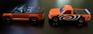 Hot Wheels Chevy Switchback (2000), Vintage 1500 (1995) Arancione Nero, Lotto di 2 - Foto 1 di 10