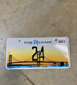 2014 Base/2017 Aufkleber Michigan Mackinac Bridge Nummernschild niedrige Nummer - Bild 1 von 4