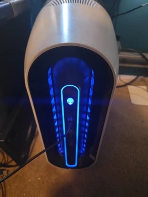 Computadora de escritorio para juegos Alienware Aurora R11 I9-10900k, 128 GB de RAM, 4 TB de almacenamiento GPU 3090 Foto 1 de 4