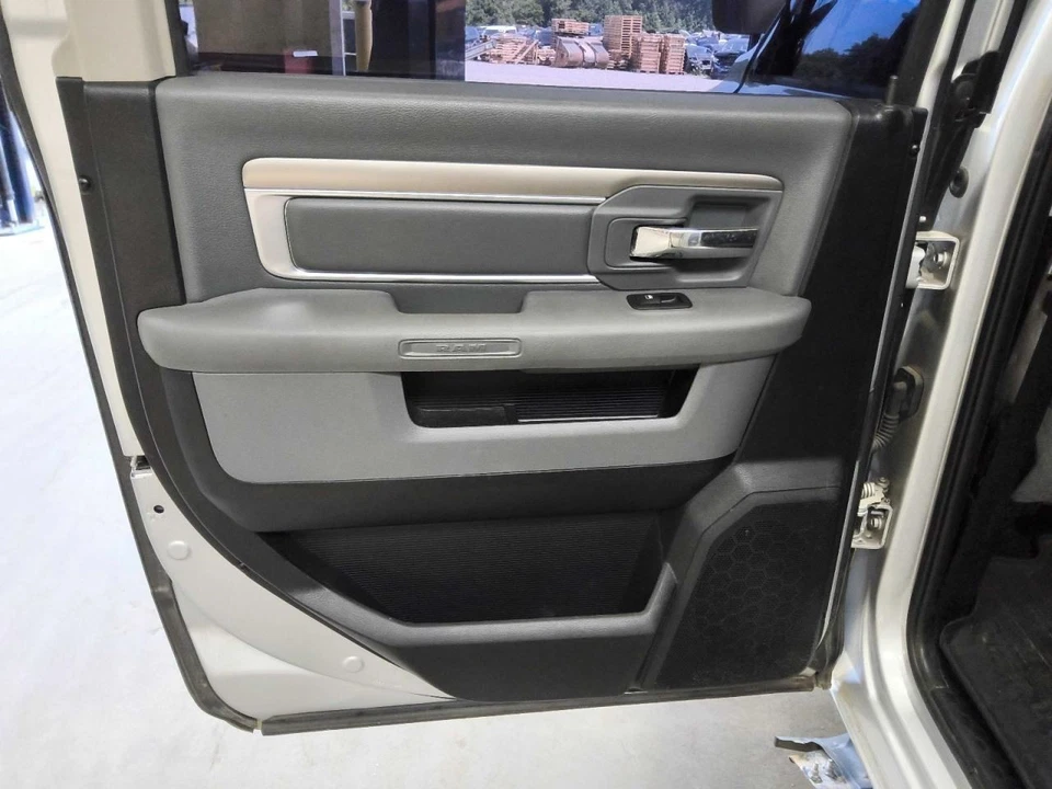 Dodge Ram 1500 2016 Door Trim Panel Rear 626338 - Изображение 1 из 1