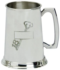 Regalo 18 cumpleaños 1pt jarra de peltre espacio para grabar con diseño de llave de nombre - Imagen 1 de 3