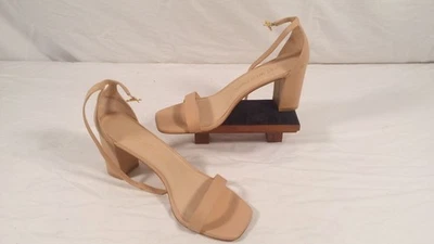 Sandalias Stuart Weitzman de cuero desnudo con correa para el tobillo y hebilla dorada S Foto 1 de 4