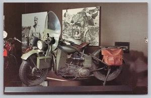 Harley-Davidson 1942 producida para militares en postal de la Segunda Guerra Mundial - Imagen 1 de 2