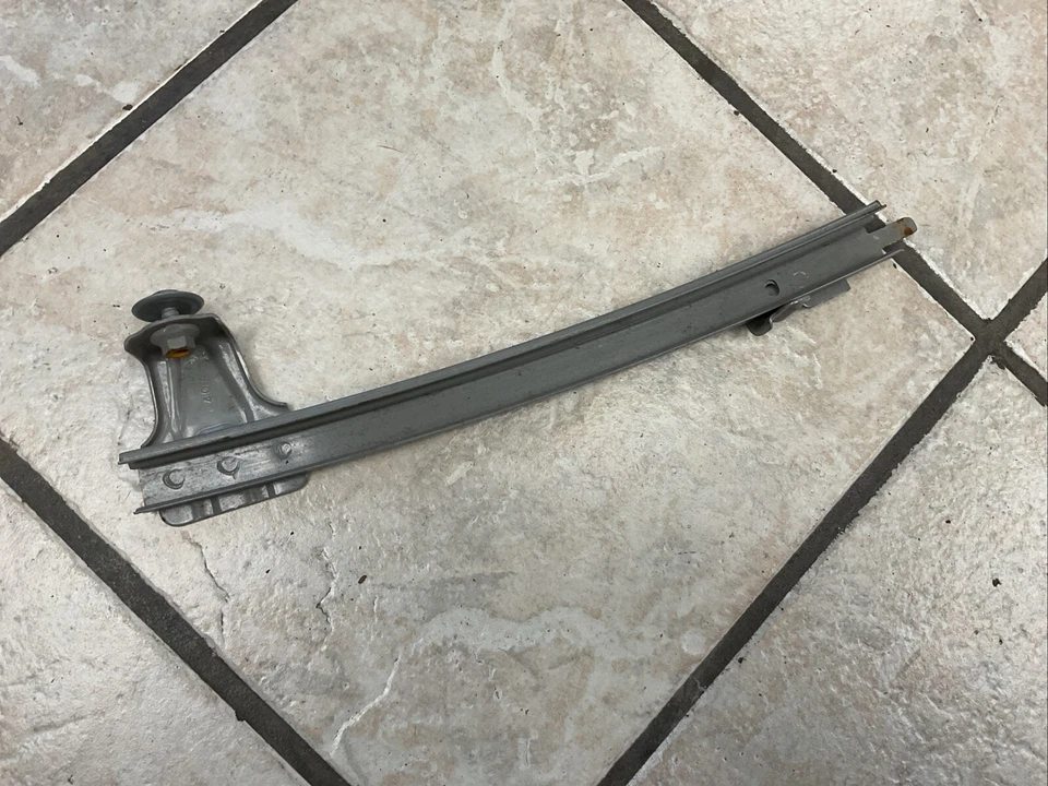 2014-2015 LEXUS IS250 ПЕРЕДНЯЯ ЛЕВАЯ ВОДИТЕЛЬСКАЯ ДВЕРЬ СТЕКЛО НАПРАВЛЯЮЩИЙ КАНАЛ OEM - Изображение 1 из 1