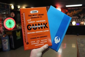 ESCASO LETRERO TERMÓMETRO METAL PINTADO DISTRIBUIDOR DE BASURA HARLEY DAVIDSON AÑOS 60 GASOIL - Imagen 1 de 20