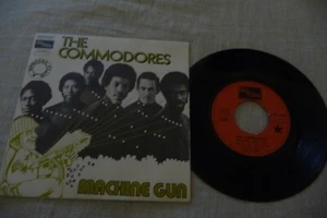 THE COMMODORES LIONEL RICHIE 45T MACHINE GUN / THERE'S A SONG IN MY HEART. 7" - Imagen 1 de 2