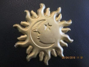 Wachsornament, Wachskunst, Sonne mit Mond und Stern, Kerze selbst gestalten - Picture 1 of 1