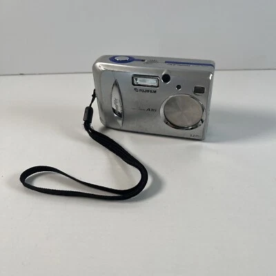 Fujifilm Finepix A303 Digital Camera PARTS - Image 1 of 4