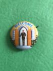 Pinback bouton porte ouverte vintage WM H Dietz église 7/8”
