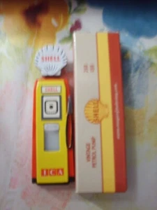 SHELL~VINTAGE PETROL PUMP~2GB USB FLASH DRIVE~NIB~MAGIC OF MOTORING BRAND~RARE - Picture 1 of 4