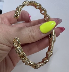 New STUNNING Bomb Party Gold Toned Chunky Cuff Bracelet With Hinge - Picture 1 of 9