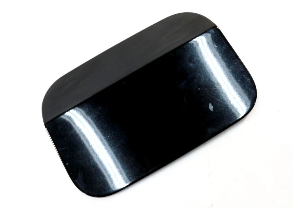 2004-2010 BMW 525i 528i 530i 535i 545i 550i M5 (E60) FUEL TANK DOOR LID (BLACK) - Image 1 of 4