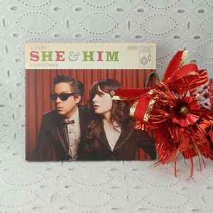A Very She & Him Christmas CD - Bild 1 von 4