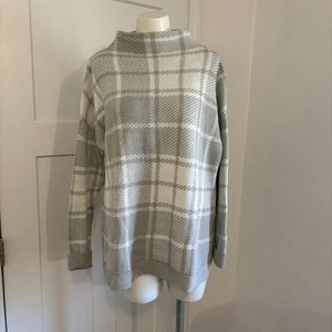 Suéter Cuello Simulado Monocromático Neutro Cuadros Gris Talla Grande Soft Surroundings - Imagen 1 de 9