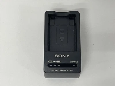 Cargador de batería Sony BC-TRW serie W para cámaras digitales serie W con luz LED Foto 1 de 3