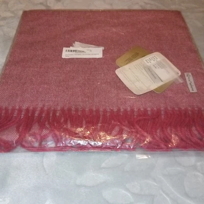 Bufanda de alpaca bebé Inca Fashions. Patrón Chevron rojo y blanco. 71" X 12". Foto 1 de 4