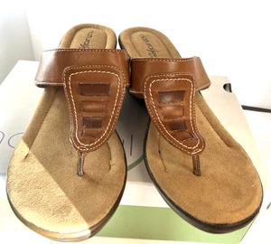 NEW Naturalizer Brown Thong 3” Wedge Sandals Women’s Size 9.5 - Picture 1 of 14