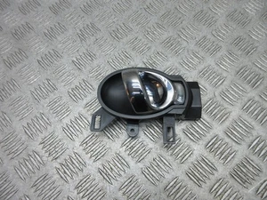 Nissan Juke Tekna MK1 F15 2017 Türgriff Fahrerseite vorne innen 80670BA61A - Bild 1 von 9