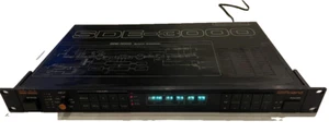 Roland SDE-3000 Digital Delay Effects Rack Unit Digital Delay Effect Used Black - Picture 1 of 5
