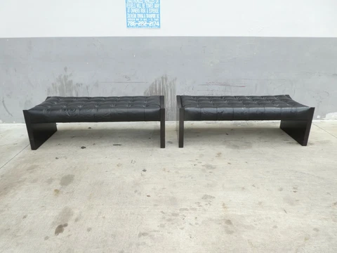 PAIR OF LUXURIOUS J ROBERT SCOTT TUFTED LEATHER LONG BENCHES Cover