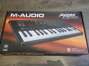 NEW M-Audio Axiom AIR Mini 32 USB MIDI Keyboard Drum pads Android Windows DAW - Picture 1 of 3