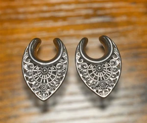 1/2 Inch (12 MM) Floral Saddle Hangers For Stretched Ears - Picture 1 of 3