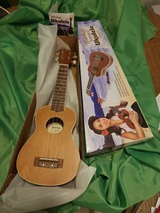 MITCHELL SOPRANO UKULELE MU40NT DEMO OPEN BOX WITH INSTRUCTIONS/ BASIC CHORDS - Picture 1 of 13